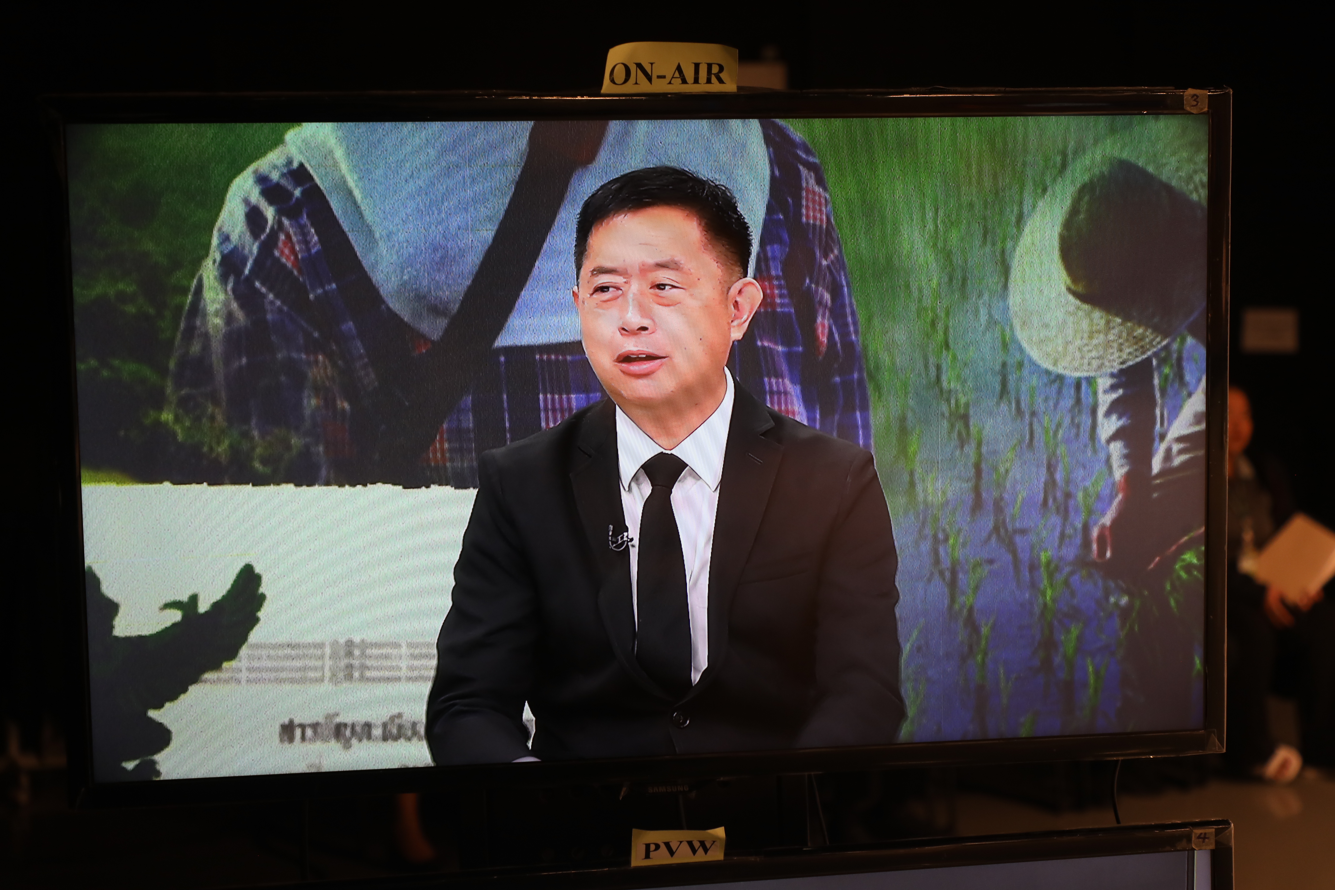 title - รองเลขาฯ ส.ป.ก. ร่วมตอบประเด็นคำถามในรายการ 